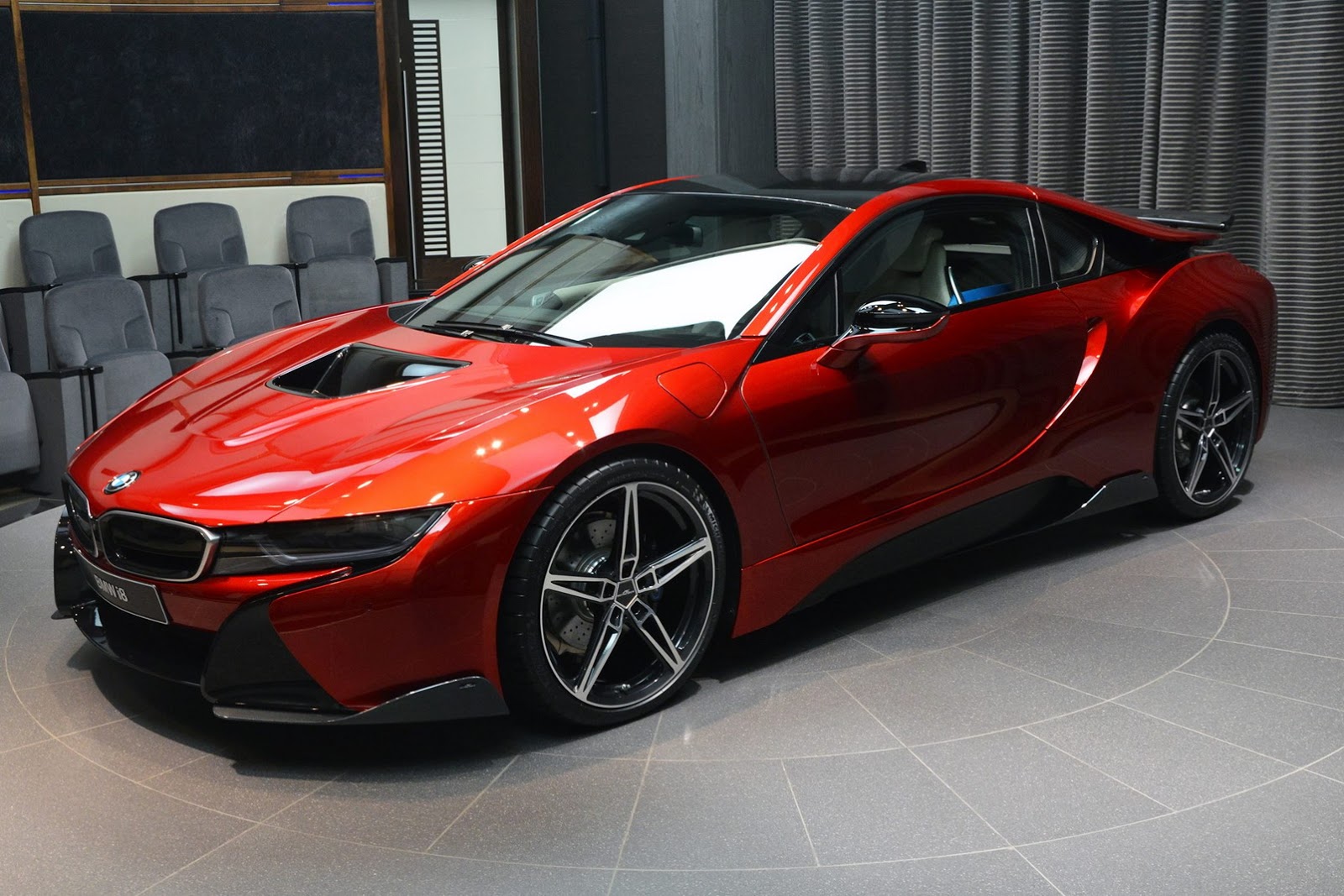 Photo gallery of the stunning BMW i8 - 1/11