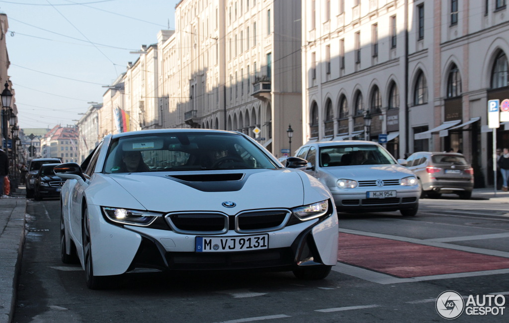 Name:  bmw-i8-c871603022014174017_7.jpg
Views: 19948
Size:  197.3 KB