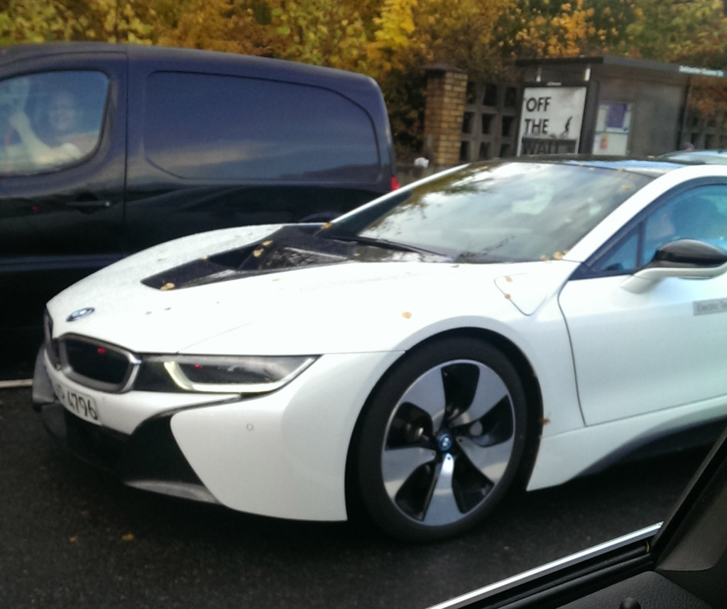 Name:  crystal-white-i8-2.jpg
Views: 37017
Size:  169.1 KB