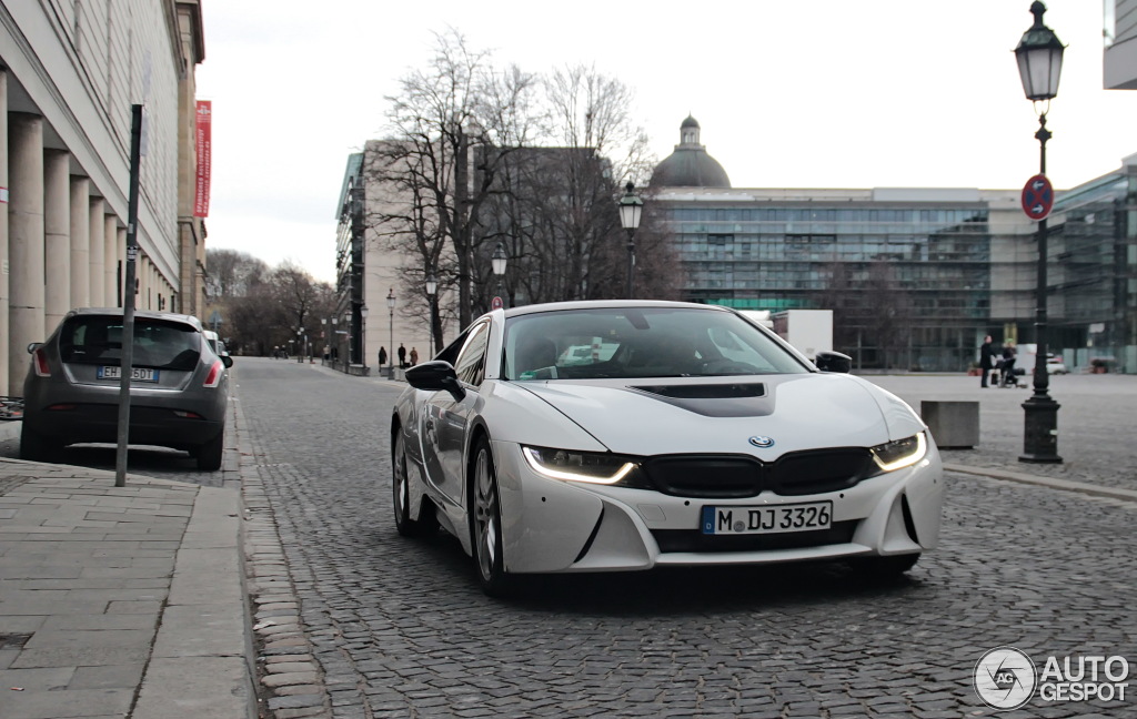 Name:  bmw-i8-c915011022014145429_4.jpg
Views: 26022
Size:  194.3 KB