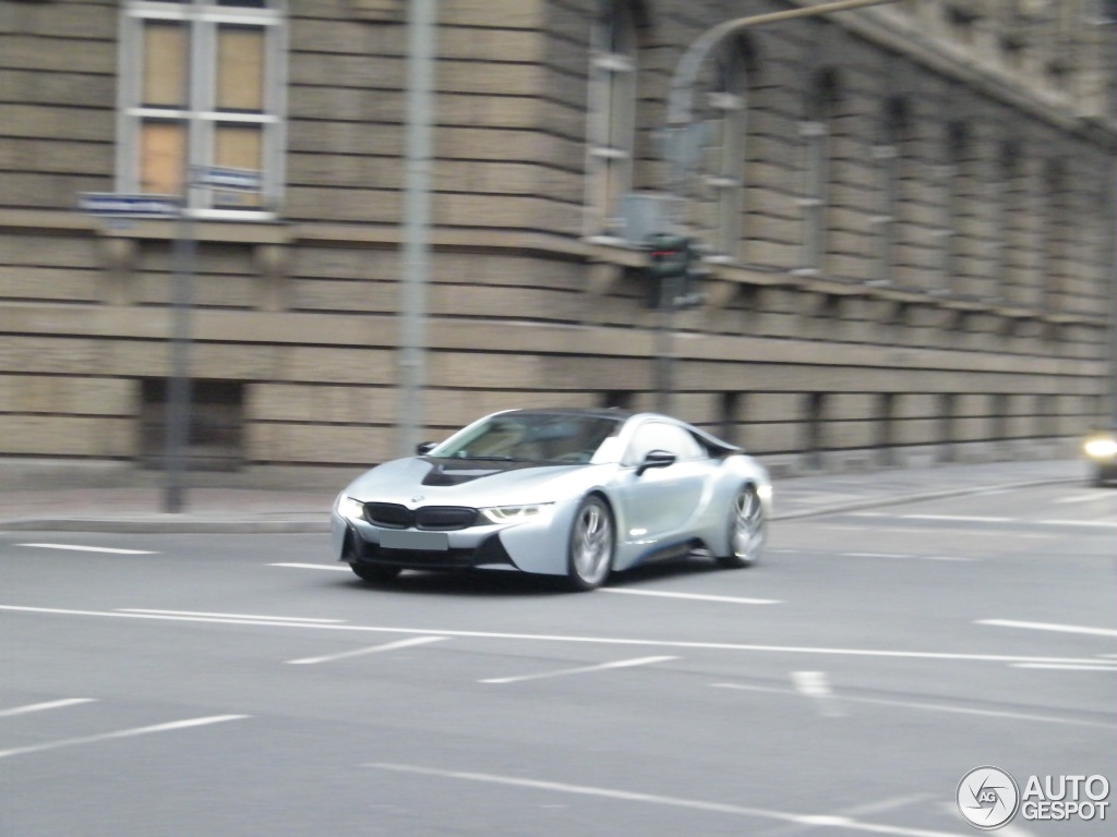 Name:  bmw-i8-c312924012014205953_1.jpg
Views: 1562
Size:  153.8 KB