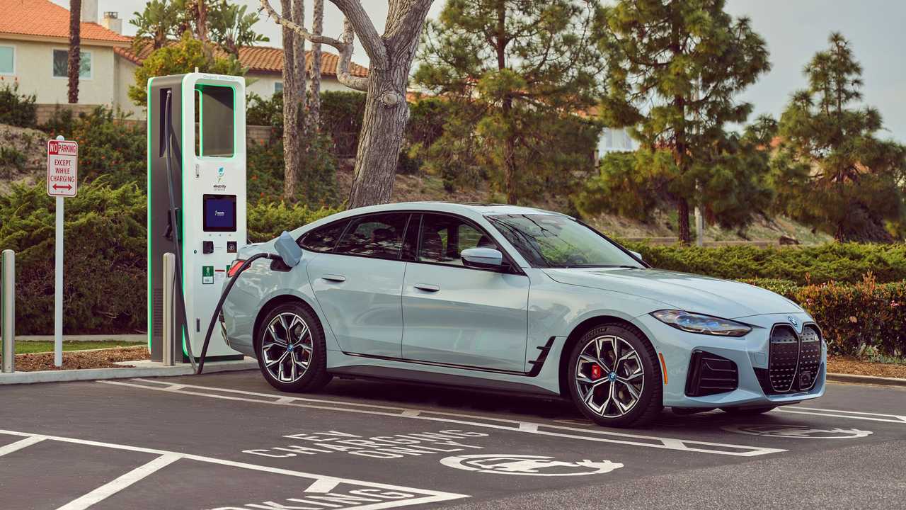 Name:  bmw-i4-fast-charging-at-electrify-america.jpg
Views: 2351
Size:  124.2 KB