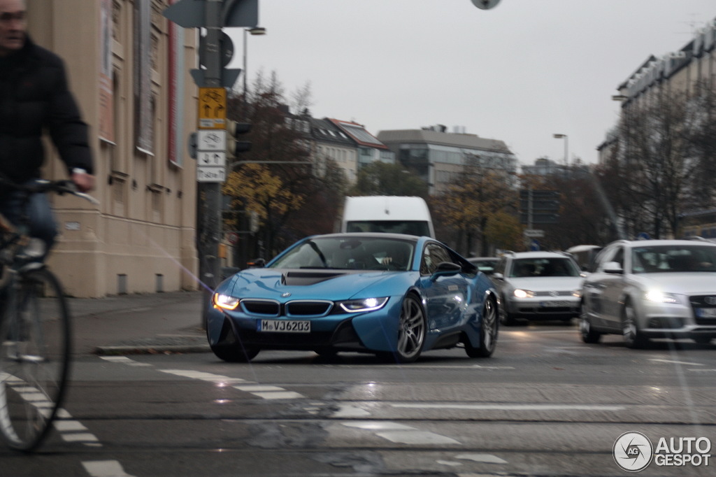 Name:  bmw-i8-protonicblue-3.jpg
Views: 10367
Size:  158.9 KB