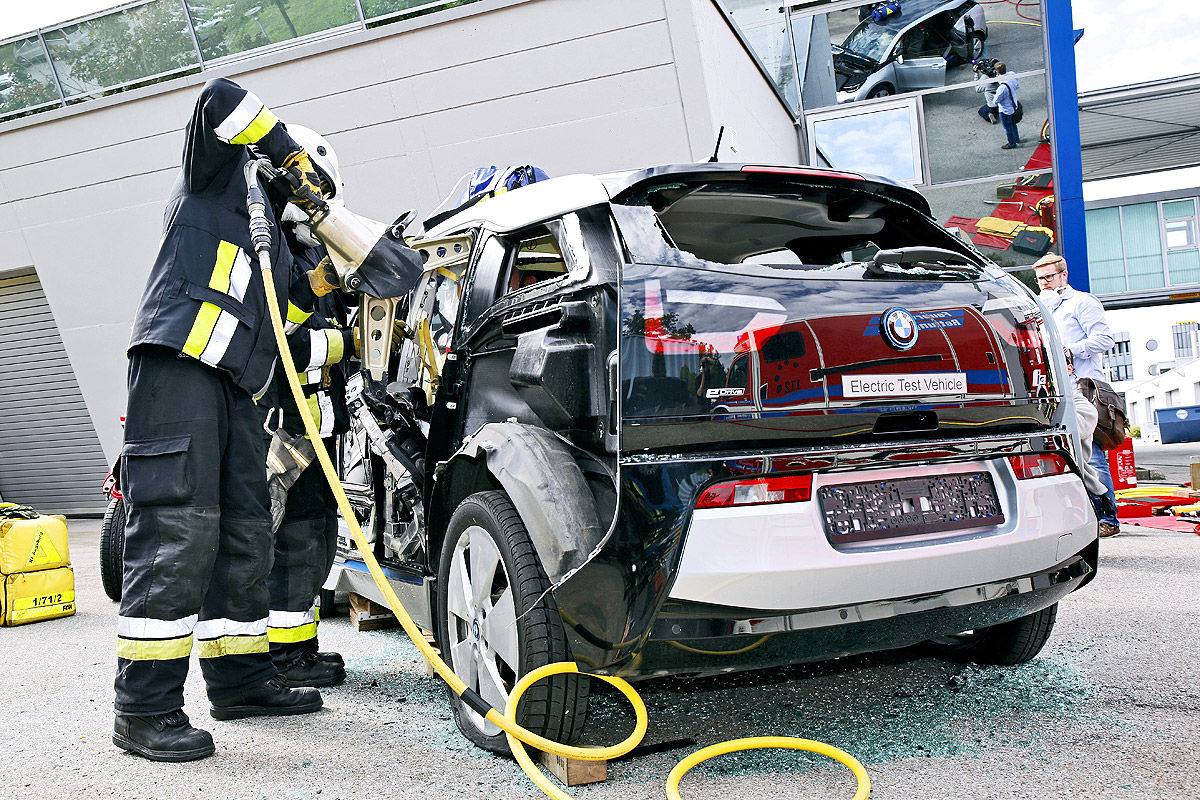 Name:  Studien-Unfall-mit-Carbon-Autos-1200x800-873b7d8f1263c27c.jpg
Views: 9877
Size:  363.3 KB