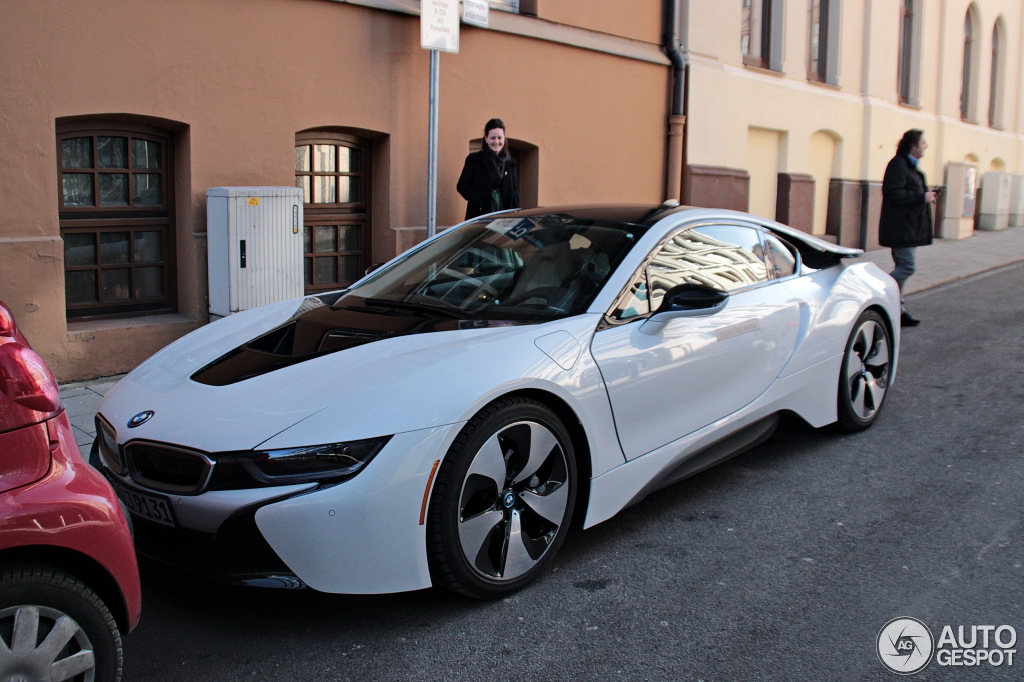 Name:  bmw-i8-c871603022014174017_6.jpg
Views: 20809
Size:  214.3 KB