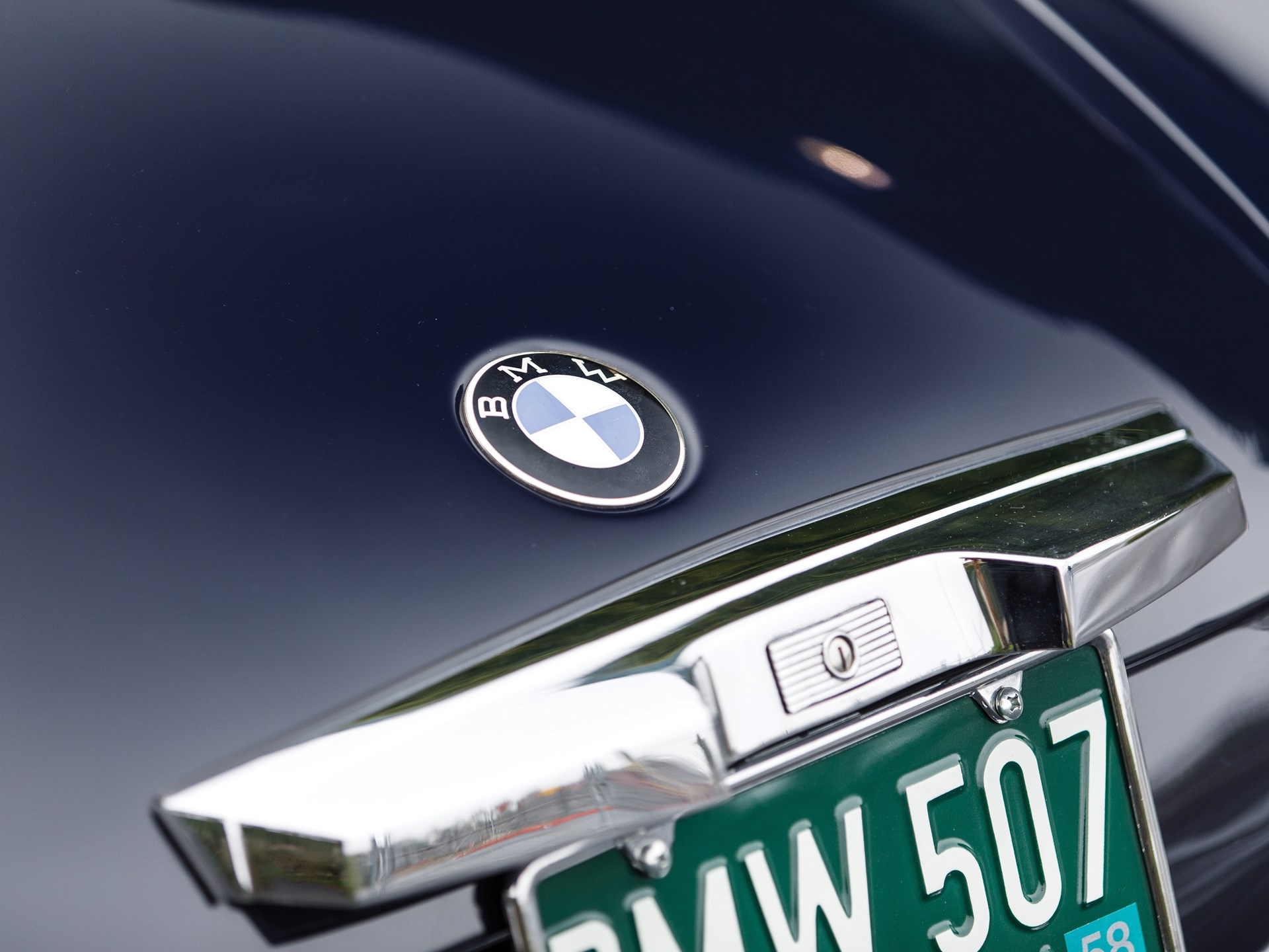 Name:  1958 BMW 507 Roadster S2 70157 RM Arizona 2019-22.jpg
Views: 3415
Size:  307.4 KB