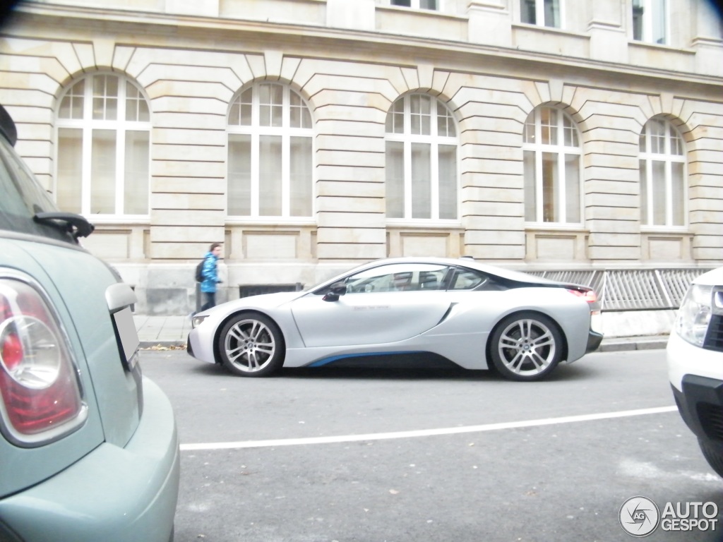 Name:  bmw-i8-c312924012014205953_6.jpg
Views: 1534
Size:  190.0 KB