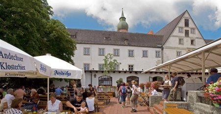 Name:  Kloster Andrechs  10_by_andechs_kloster_biergarten_roland_rossner_3_452x.jpg
Views: 13944
Size:  33.9 KB