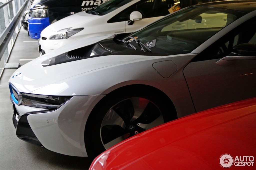 Name:  bmw-i8-c787324032014194108_7.jpg
Views: 777
Size:  172.4 KB